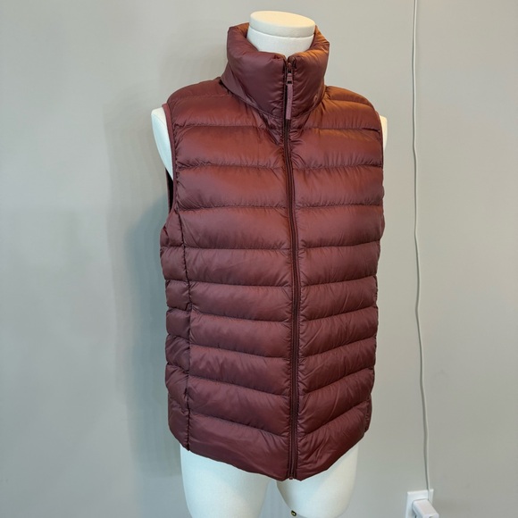 UNIQLO Puffer Vest in dark pink - Picture 1 of 4